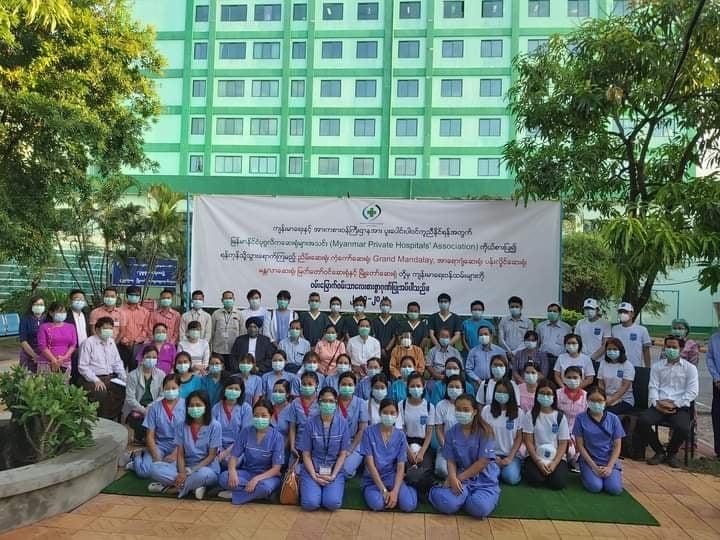 စမန္တလေး ပုဂ္ဂလိကဆေးရုံမှ စေသနာ့ဝန်ထမ်း ဆရာဝန်နှင့်သူနာပြုများ ရန်ကုန်သို့ ရောက်ရှိ