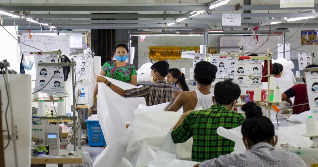 စမန္တလေးတိုင်းအတွင်း မြို့နယ် (၃) မြို့နယ်ရှိ ဝန်ထမ်းများအား လစာ၏ (၄၀) ရာခိုင်နှုန်း ထုတ်ပေးမည်
